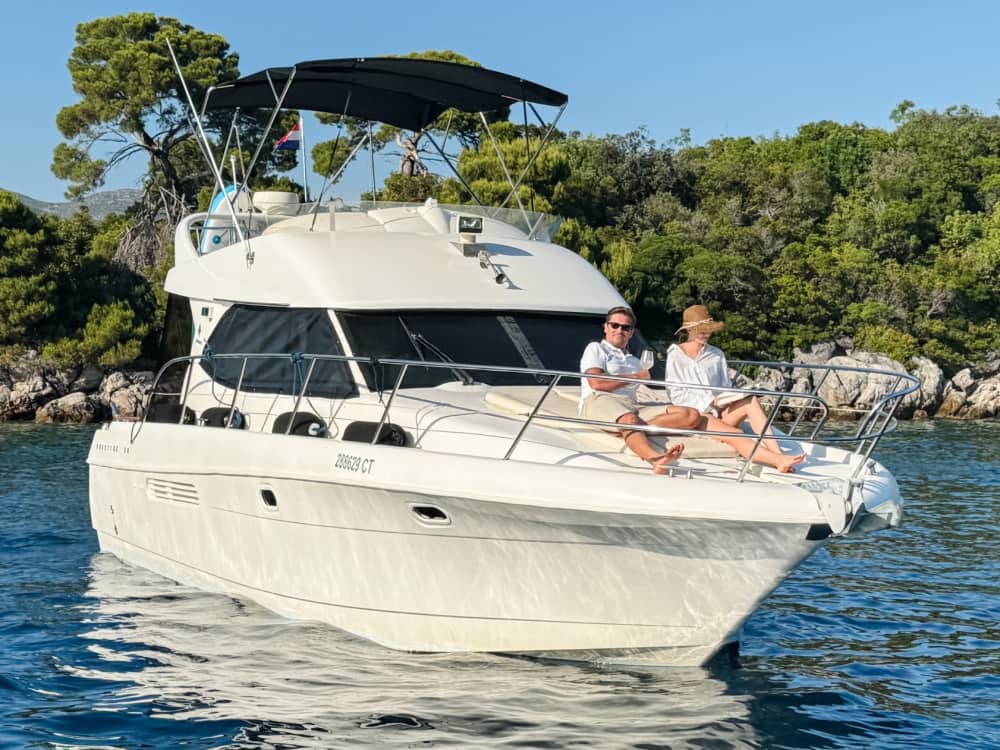 Relax on a motorboat in Dubrovnik for 4h