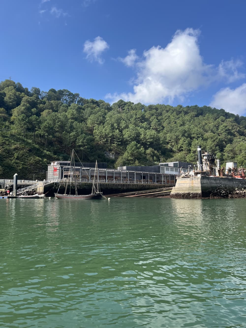 Gita in barca a vela: 2 ore alla scoperta della costa basca