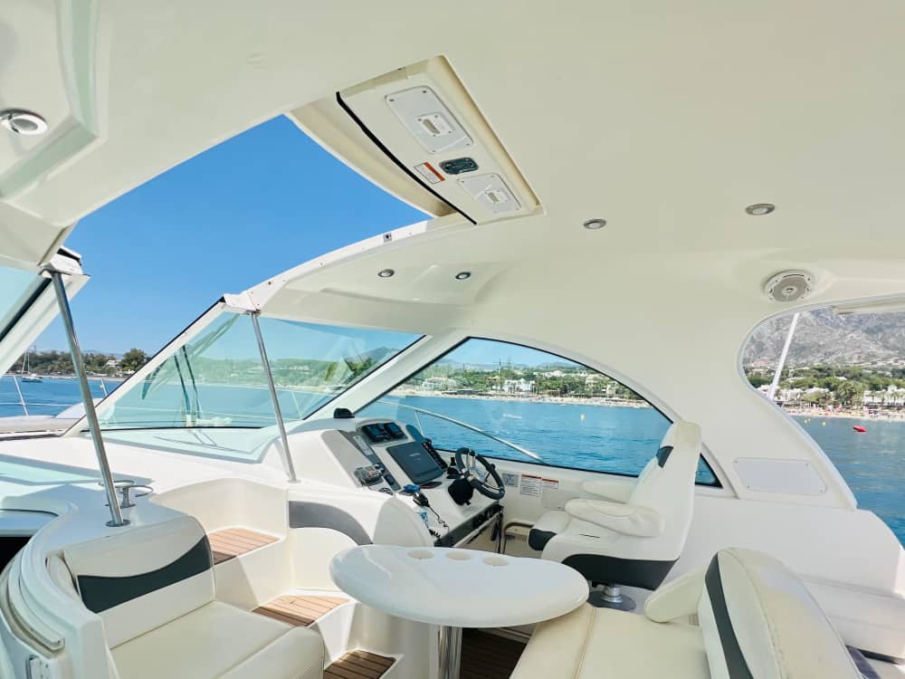 Descubra el lado oculto de Marbella en un paseo en barco de 4 horas