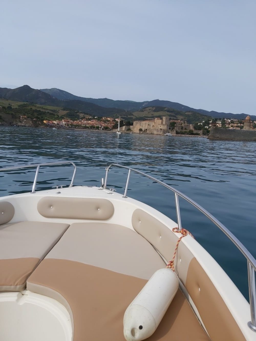 Profitez du soleil lors d'une excursion en bateau de 7 heures à Banyuls-sur-Mer.