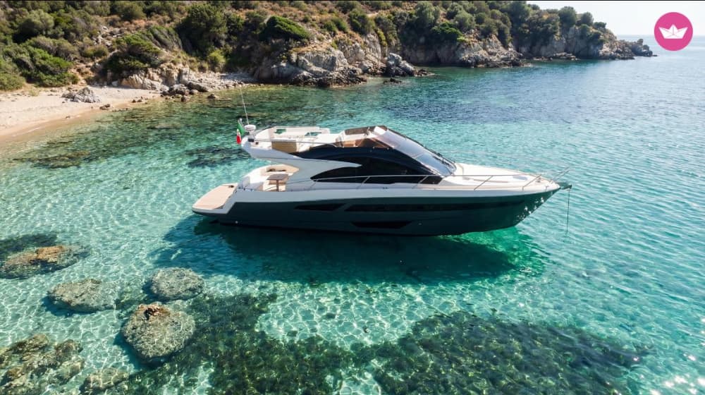 Luxuriöse Sonnenuntergangsfahrt: Ein traumhafter Aperitif an der Costa Smeralda