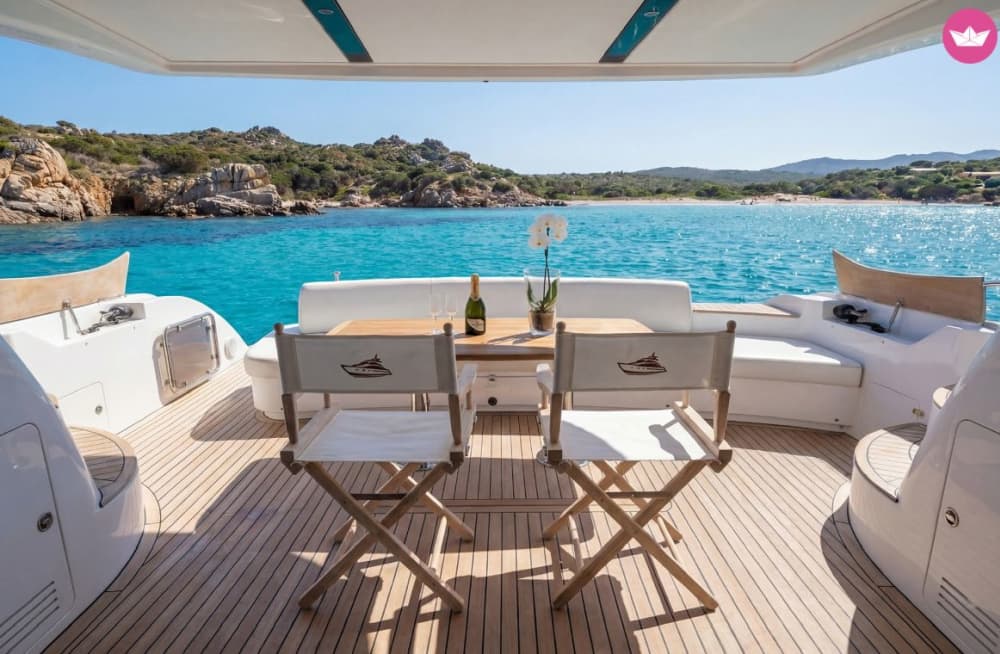 Luxuriöse Sonnenuntergangsfahrt: Ein traumhafter Aperitif an der Costa Smeralda