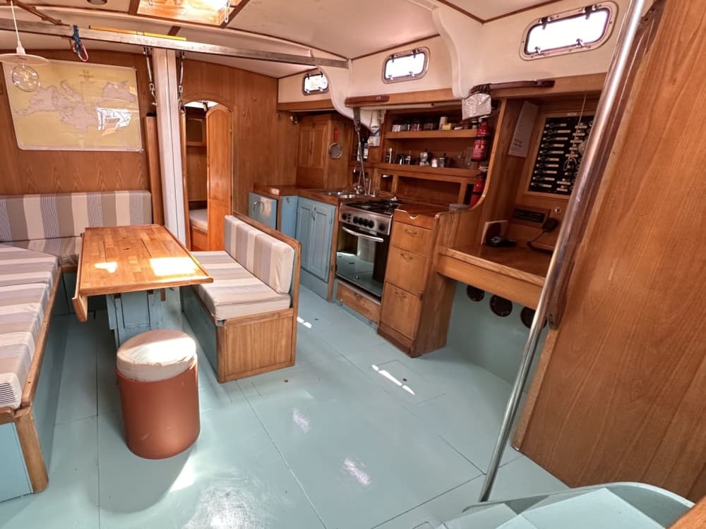 A sailing adventure from Punta Ala to the most enchanting itineraries of the Tuscan archipelago: Elba Island, Cala Violina, Cala Civette, Cala Martina, Giglio, Capraia, and the Scoglio d'Africa.