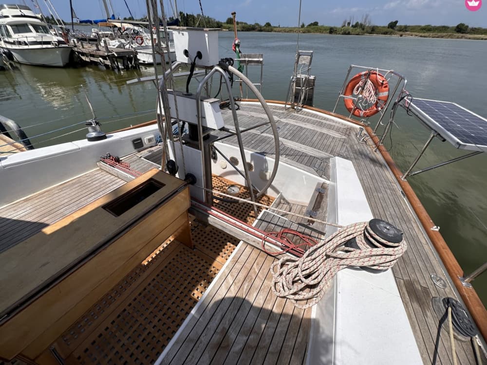 A sailing adventure from Punta Ala to the most enchanting itineraries of the Tuscan archipelago: Elba Island, Cala Violina, Cala Civette, Cala Martina, Giglio, Capraia, and the Scoglio d'Africa.