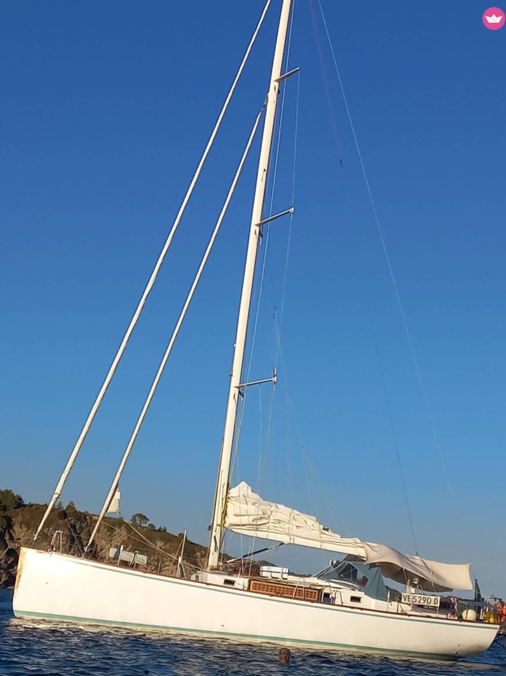 A sailing adventure from Punta Ala to the most enchanting itineraries of the Tuscan archipelago: Elba Island, Cala Violina, Cala Civette, Cala Martina, Giglio, Capraia, and the Scoglio d'Africa.