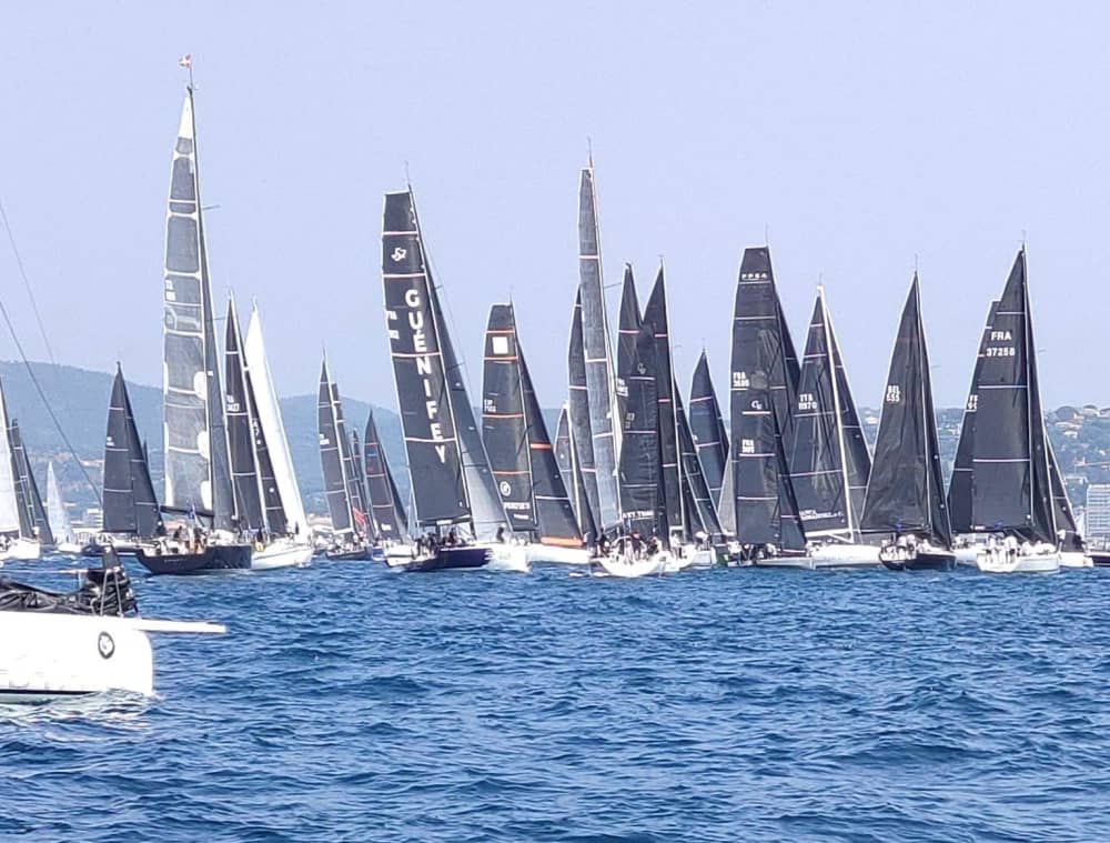 Följ Voiles de Saint-Tropez från havet – 3 timmar av känsla och elegans