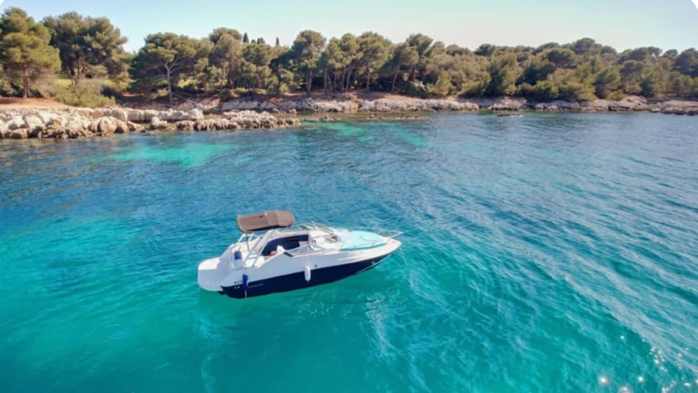 Fuochi d'artificio in mare sulla Costa Azzurra