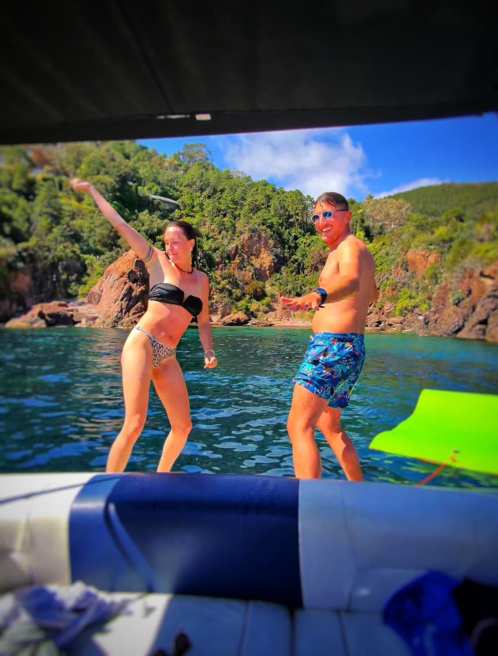 Discover the Calanques of Maupas by private boat