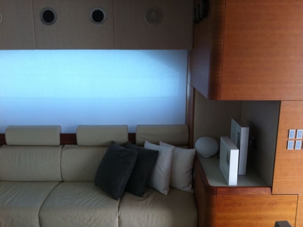 Verfijning op zee: ontdek Furnari aan boord van een luxe motorjacht.