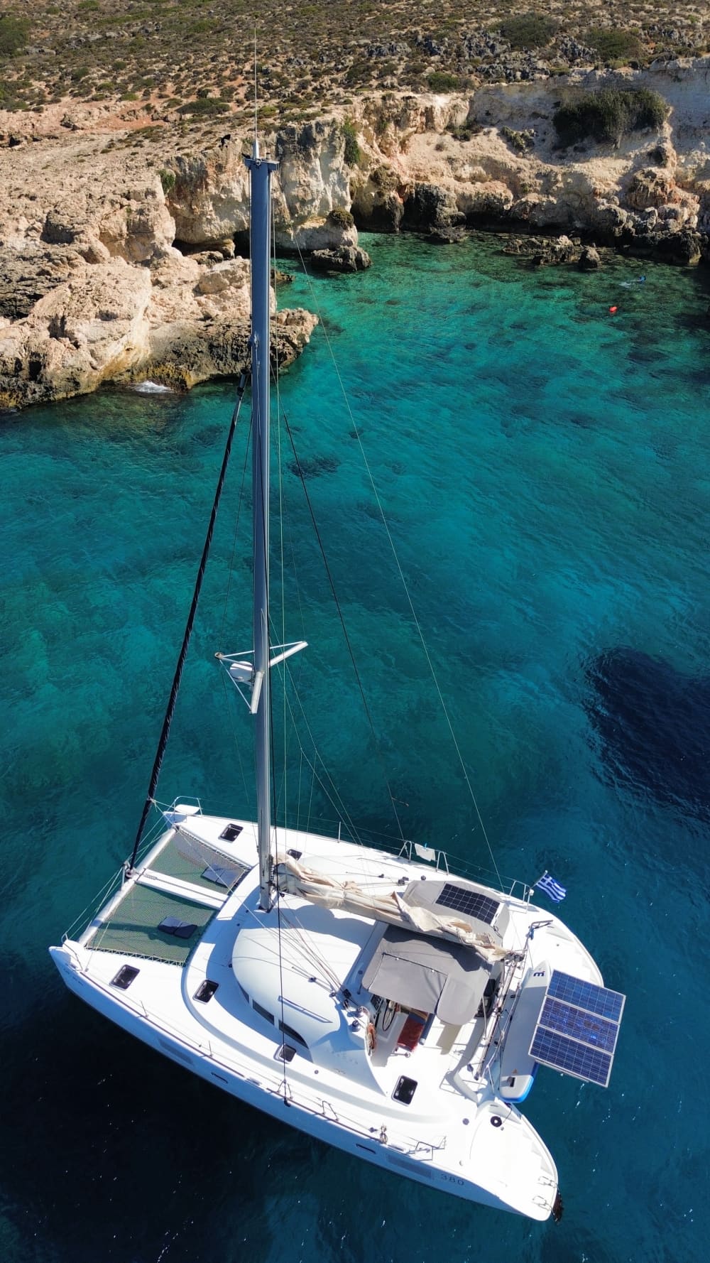 Однодневные прогулки на катамаране из венецианской гавани Ханьи
7 часов с 3 остановками для купания