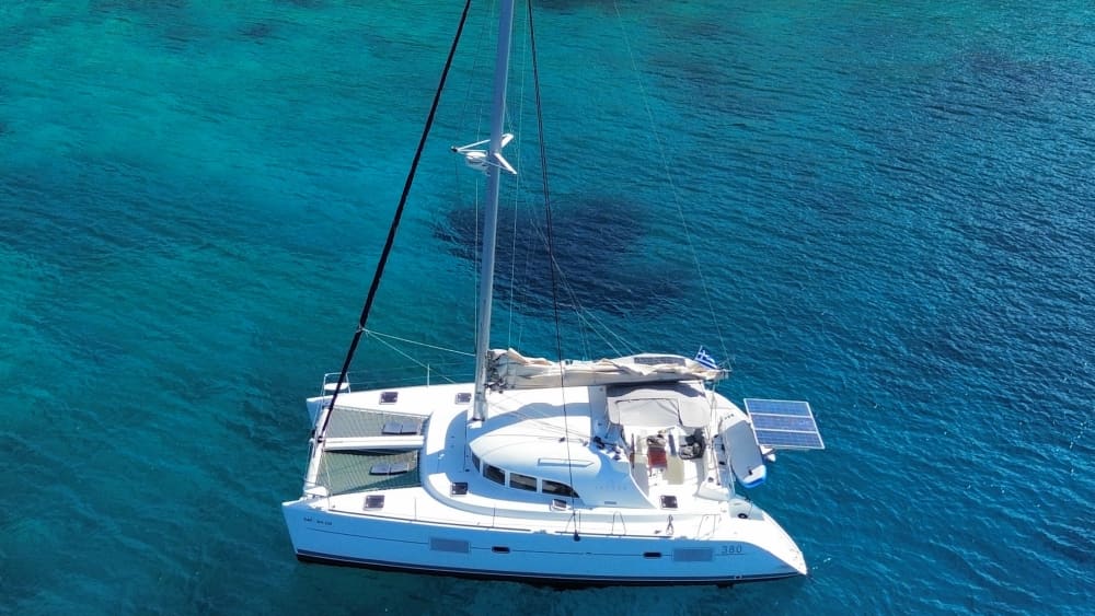 Морская прогулка на яхте - круиз на закате