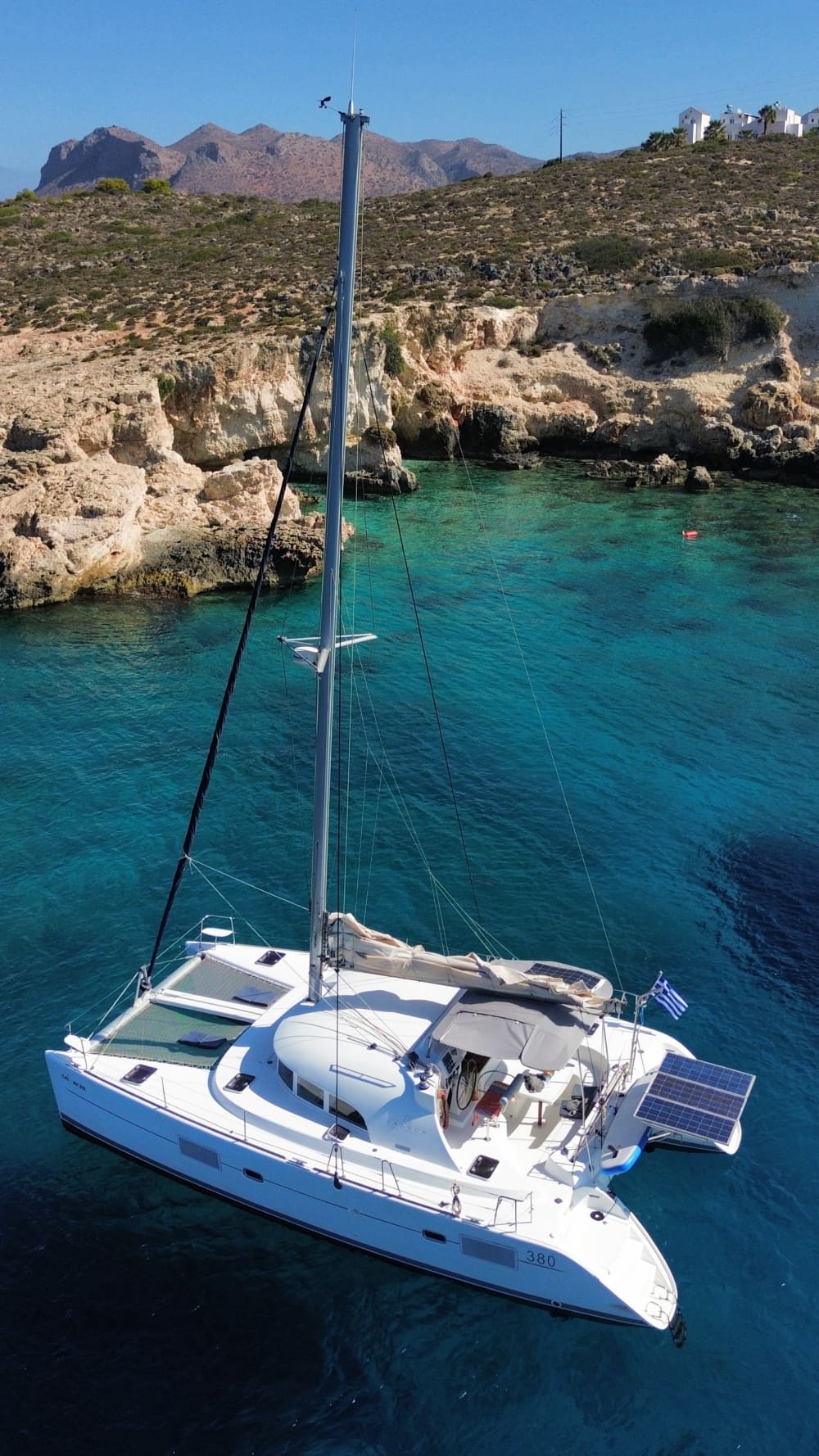 Однодневные прогулки на катамаране из венецианской гавани Ханьи
7 часов с 3 остановками для купания