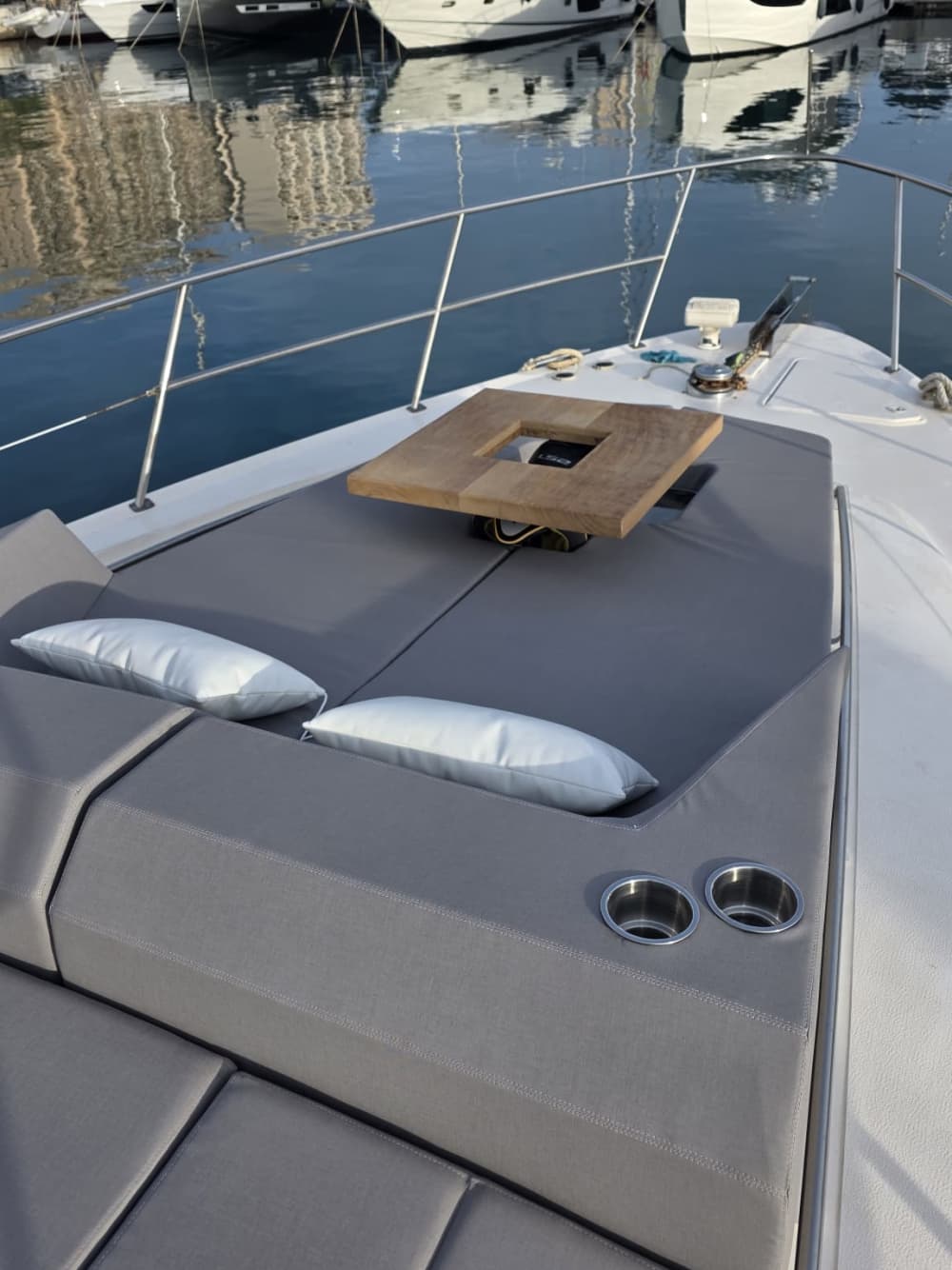 Experiencia de Yate de Lujo 8 Horas en Palma – Escape Mediterráneo