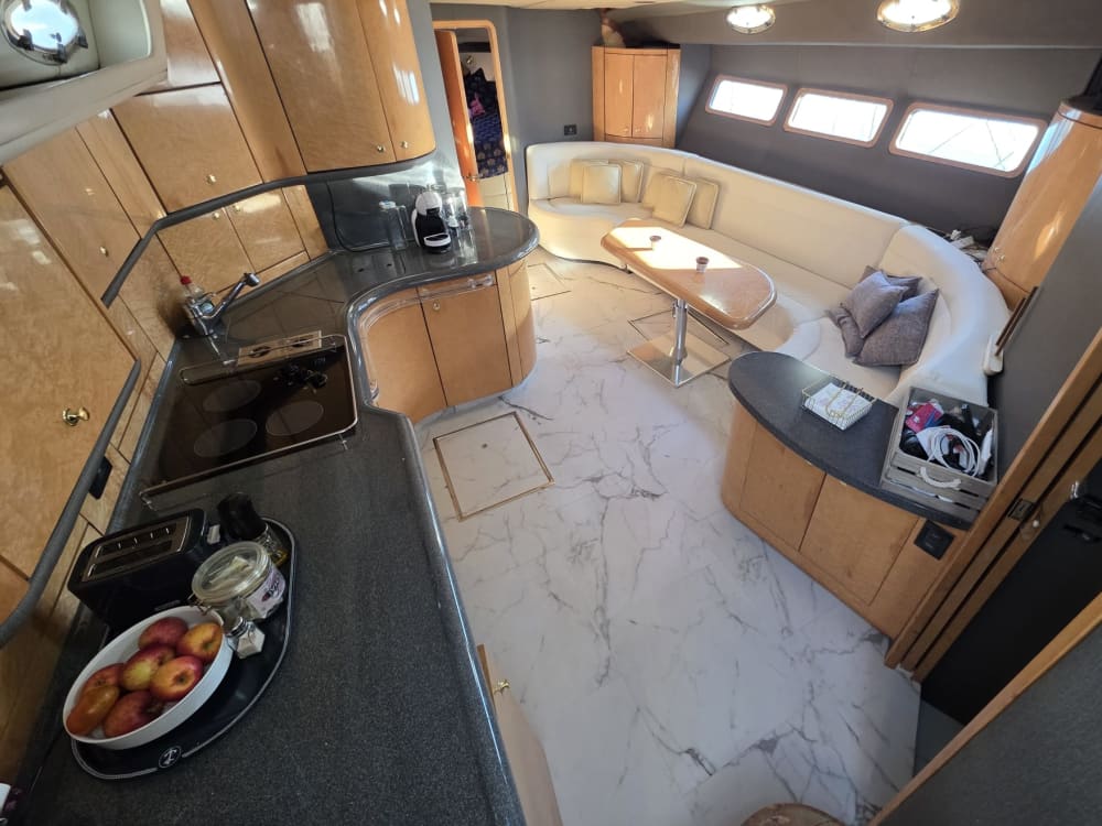 Experiencia de Yate de Lujo 8 Horas en Palma – Escape Mediterráneo