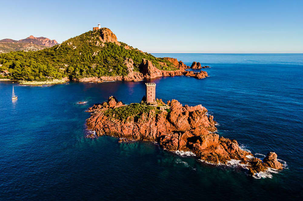 Junggesellen-/Junggesellinnenabschied: Premium-Tagesausflug auf einem privaten Katamaran „All Inclusive“ mit Wassersport und Brunch