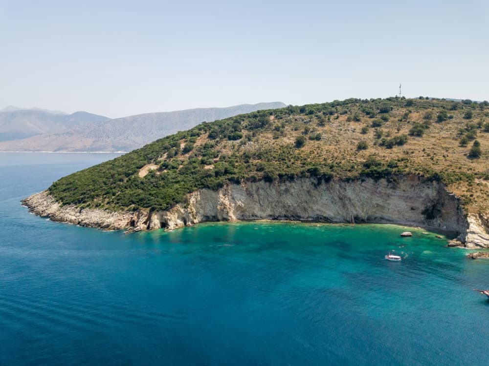 Viaggio tra baie panoramiche e paesaggi marini