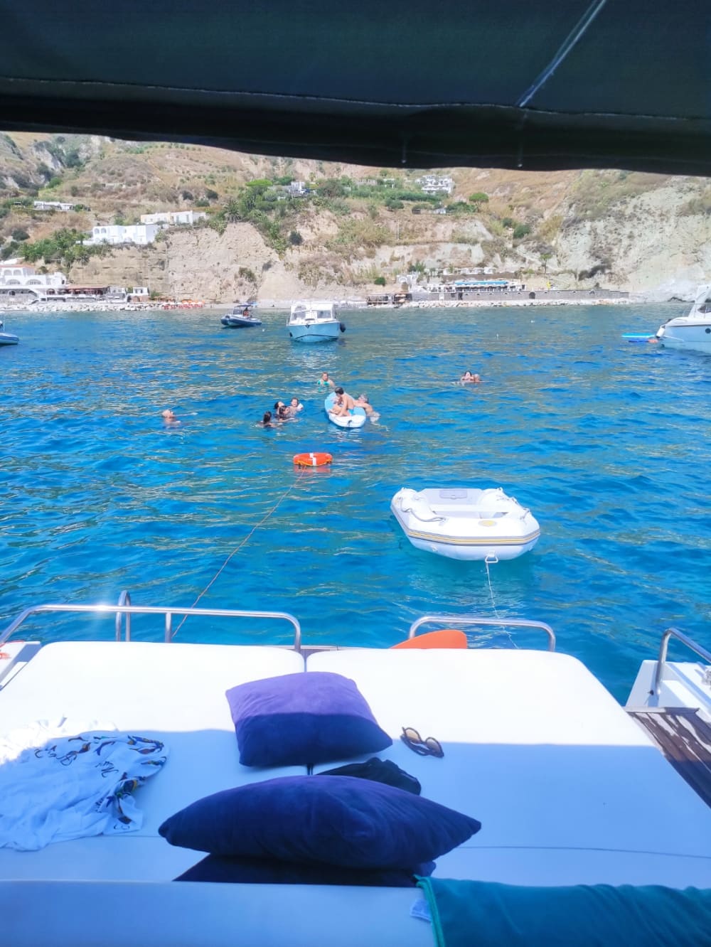 Tour a Ischia :scogliere, borghi e acque cristalline