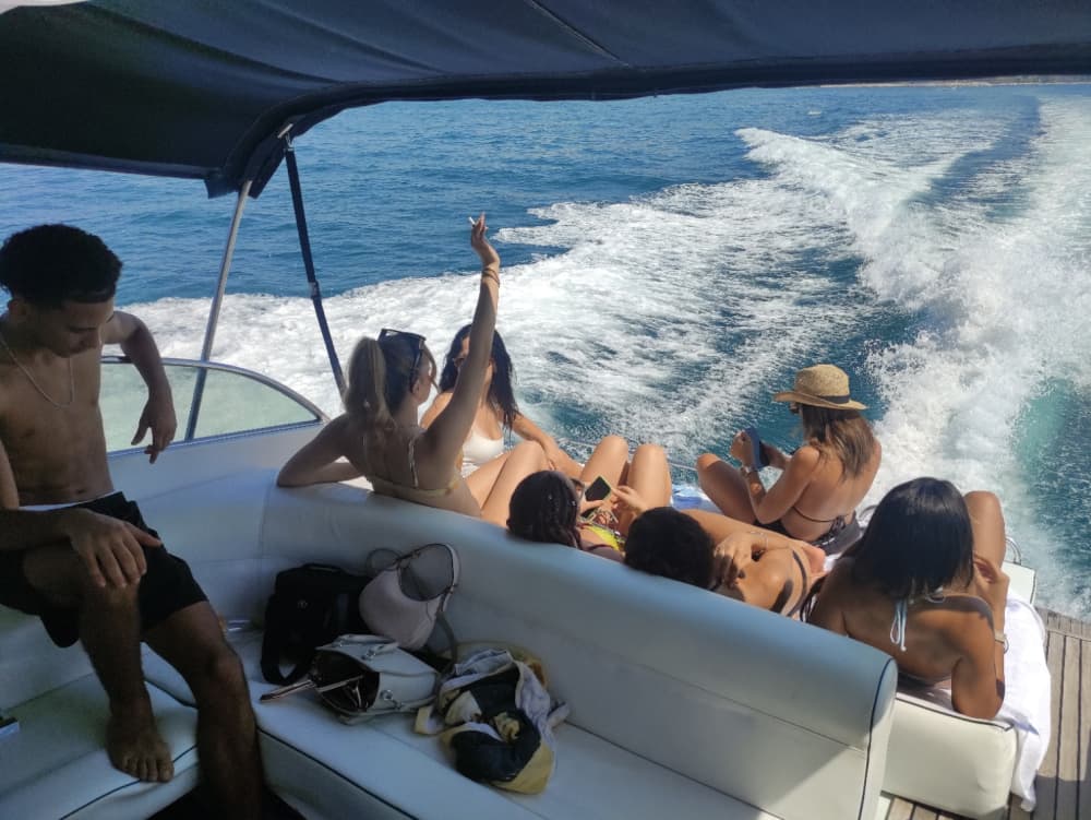 Tour a Ischia :scogliere, borghi e acque cristalline