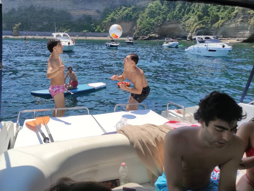 Tour a Ischia :scogliere, borghi e acque cristalline