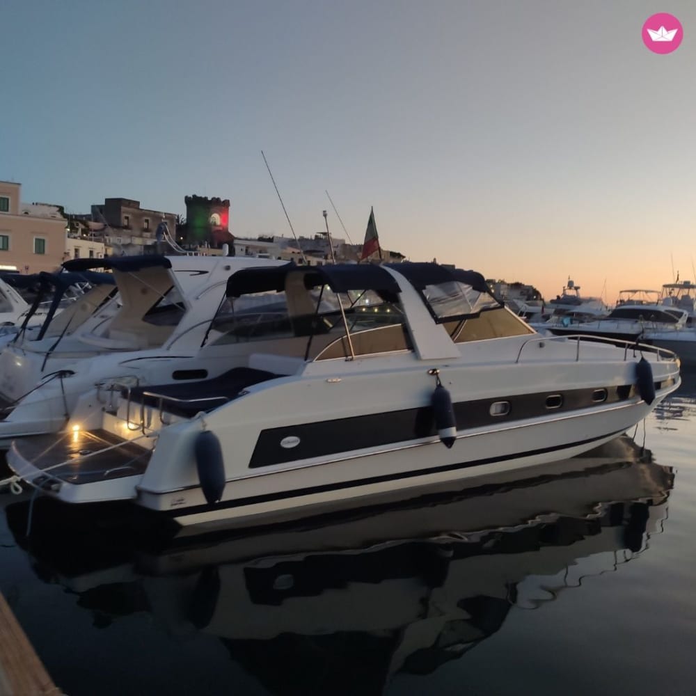 Tour a Ischia :scogliere, borghi e acque cristalline