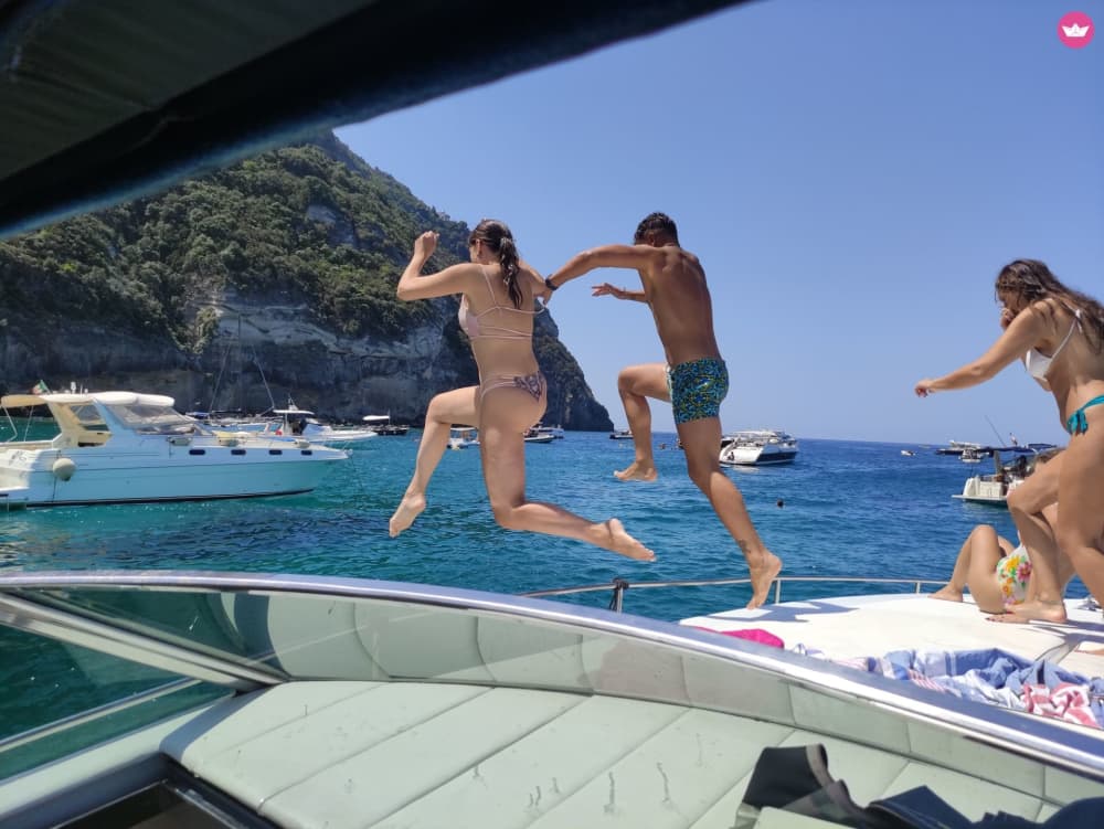 Tour a Ischia :scogliere, borghi e acque cristalline