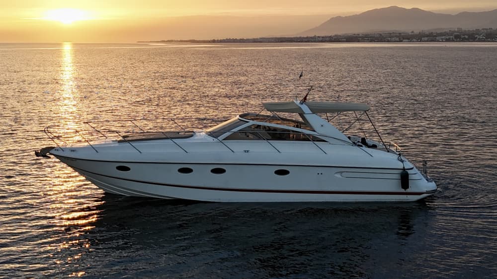 Ganztägiges (8-stündiges) privates Bootserlebnis in Marbella