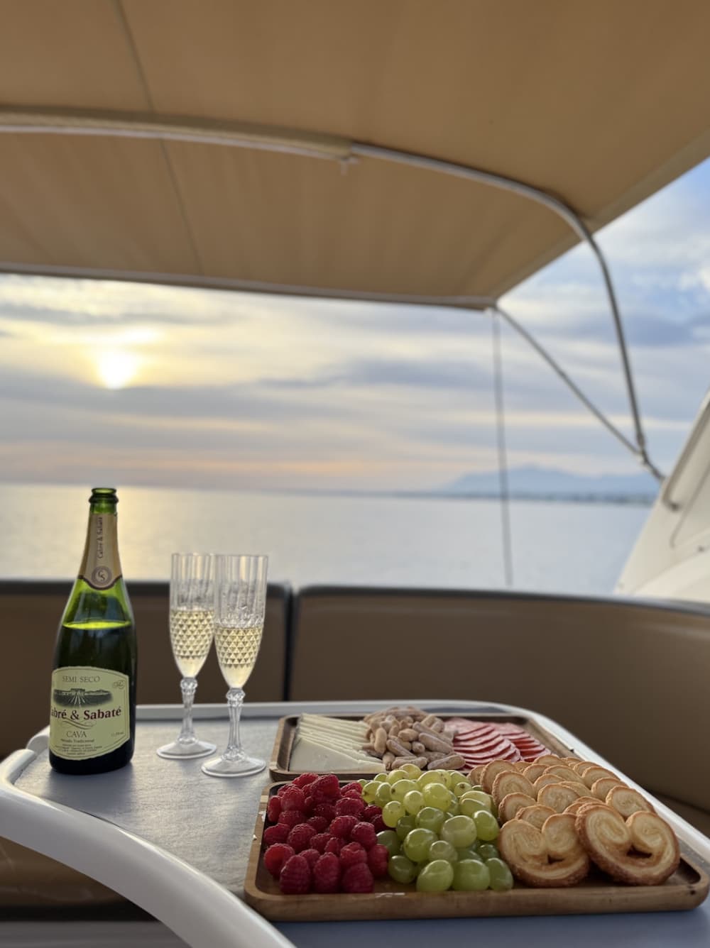 Ganztägiges (8-stündiges) privates Bootserlebnis in Marbella