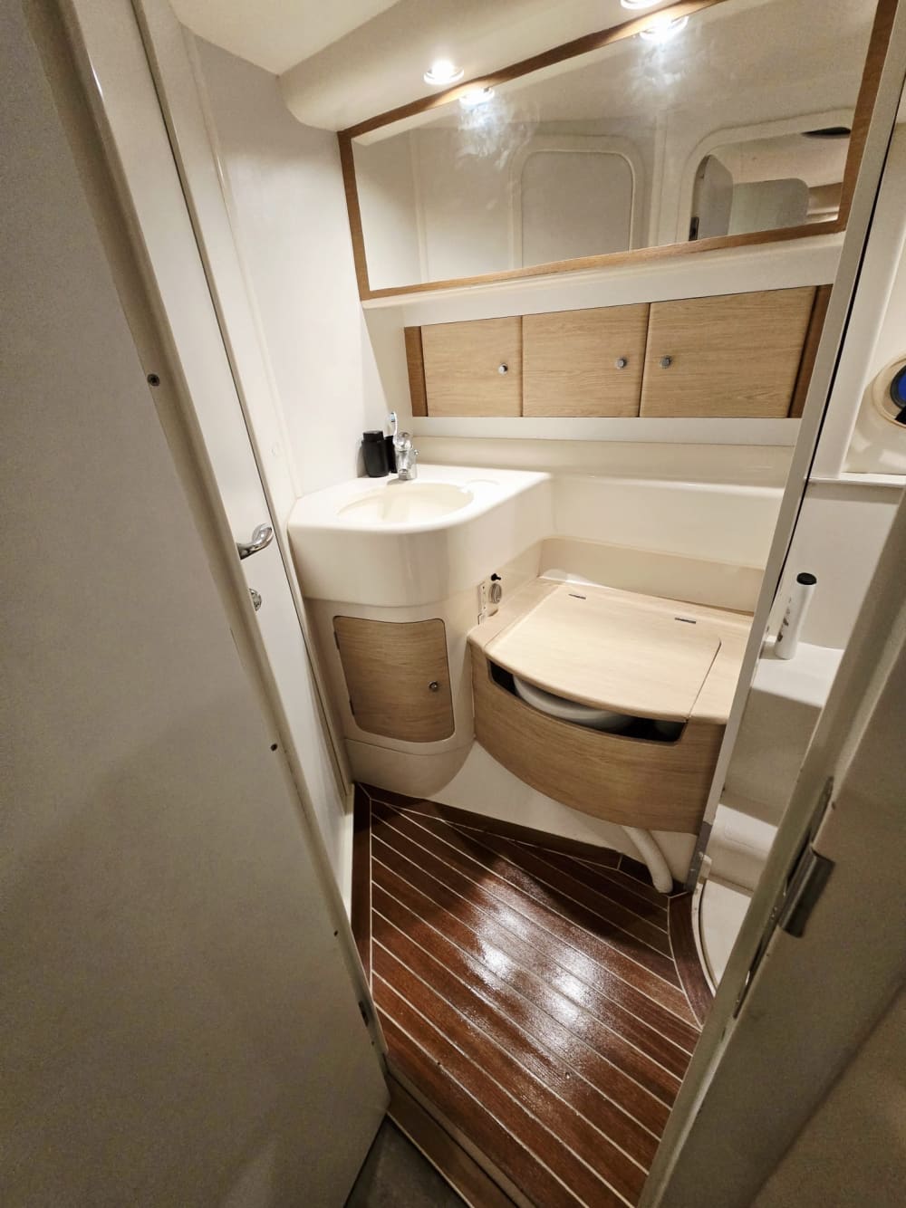 Ganztägiges (8-stündiges) privates Bootserlebnis in Marbella