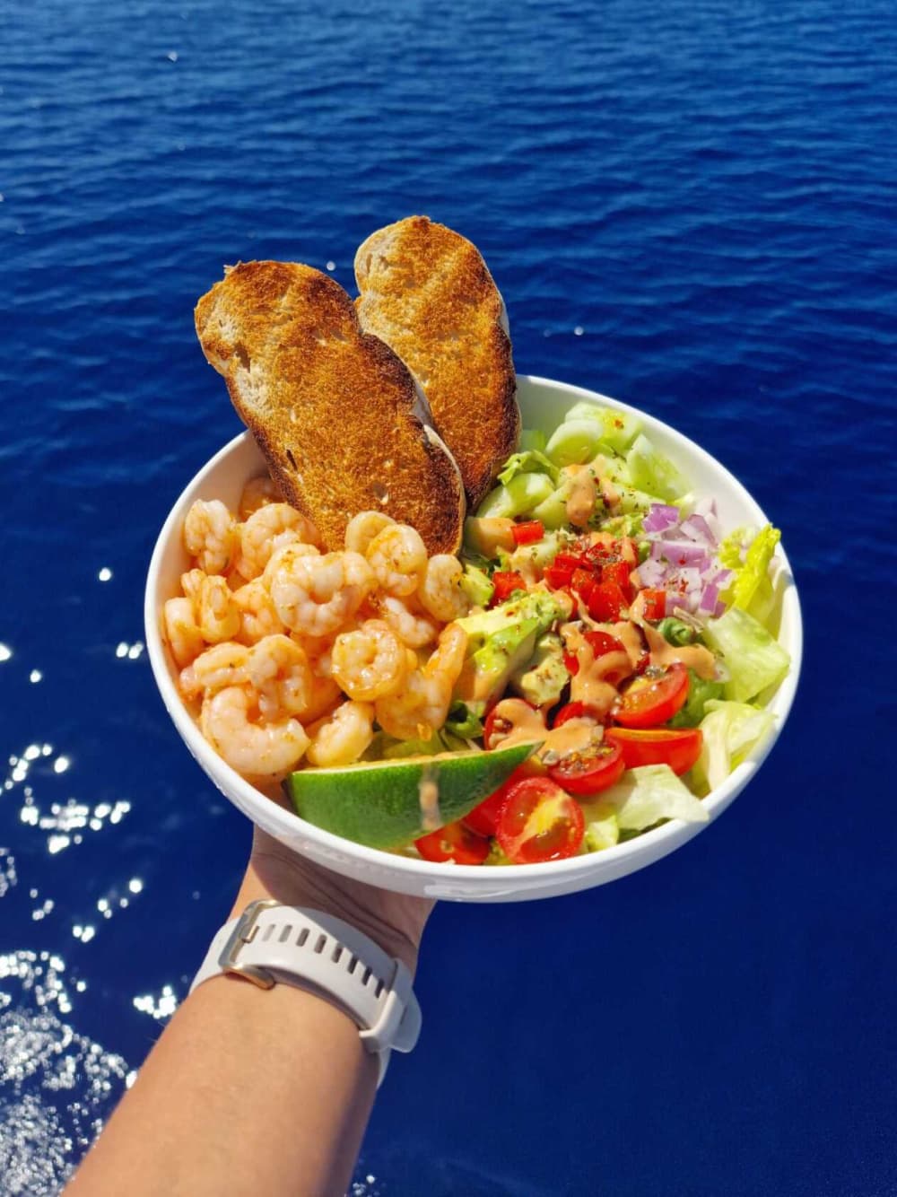 Luxuskreuzfahrt mit Wassersport und Mittagessen