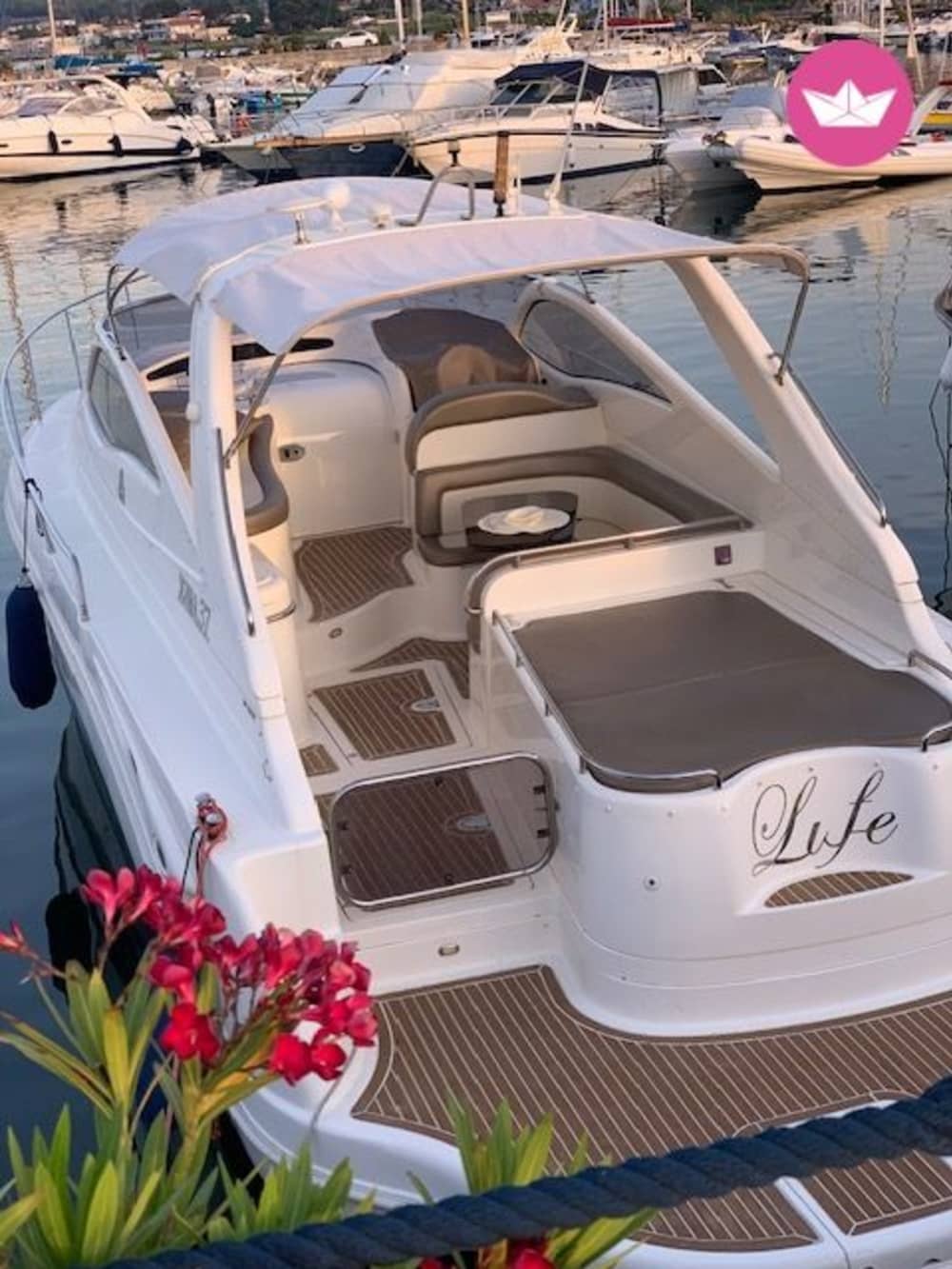 Naturschutzgebiet Zingaro, SCOPELLO, UZZO, TONNARA, Weiße Bucht: Ein Traum aus weißen Stränden und kristallklarem Meer. Bewundern Sie den Meeresboden von unserer Yacht aus.

WIR FAHREN IN DIE FARAGLIONI
Unser Erlebnis ist einzigartig und unvergesslich.

Skipper und Beiboot vor Ort.