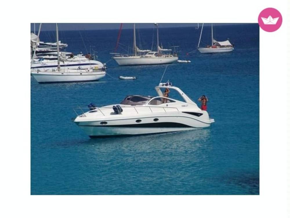 Naturschutzgebiet Zingaro, SCOPELLO, UZZO, TONNARA, Weiße Bucht: Ein Traum aus weißen Stränden und kristallklarem Meer. Bewundern Sie den Meeresboden von unserer Yacht aus.

WIR FAHREN IN DIE FARAGLIONI
Unser Erlebnis ist einzigartig und unvergesslich.

Skipper und Beiboot vor Ort.