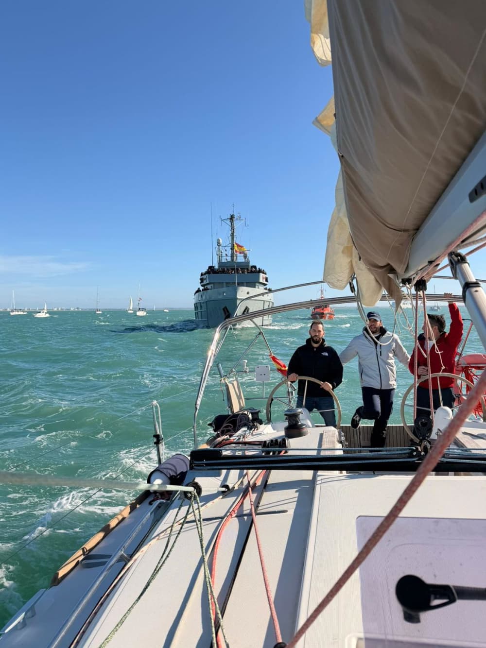 Ολοήμερη Ιστιοπλοΐα με Σκάφος – Εξερευνήστε το Κάντιθ με την ησυχία σας