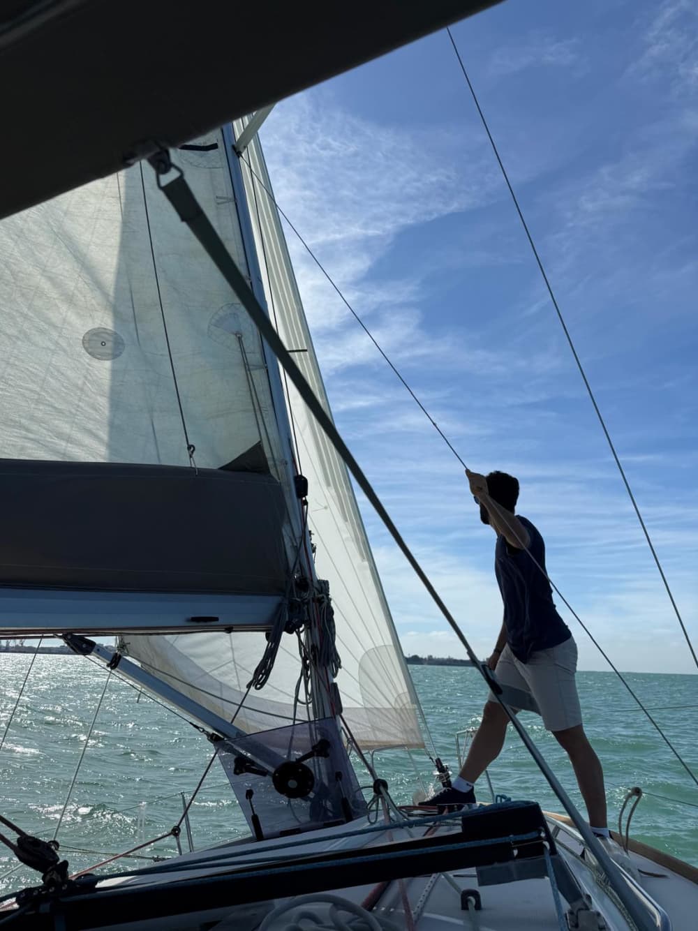 Ολοήμερη Ιστιοπλοΐα με Σκάφος – Εξερευνήστε το Κάντιθ με την ησυχία σας