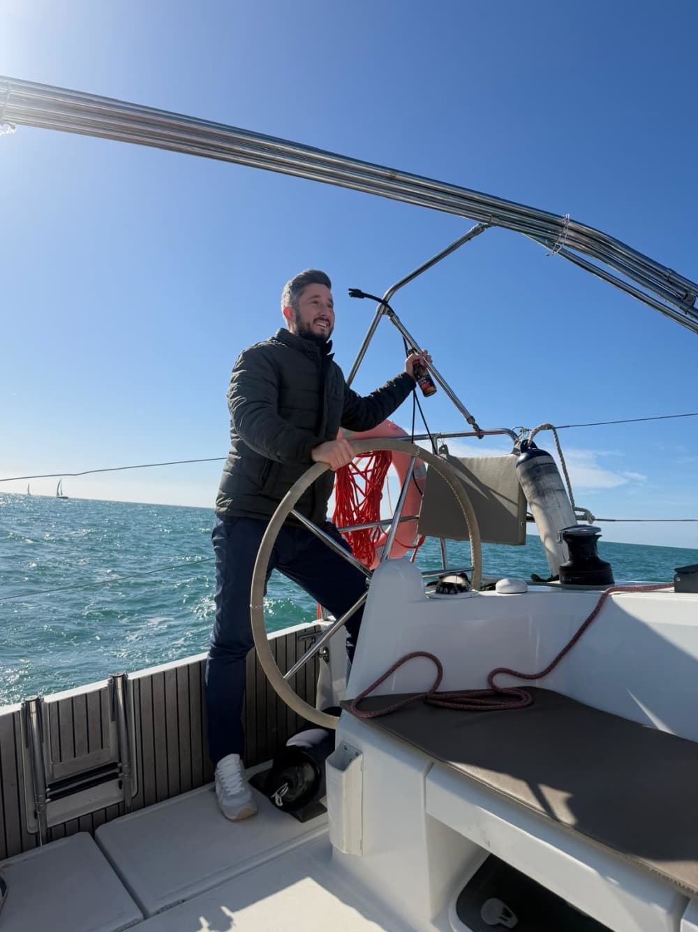 Ολοήμερη Ιστιοπλοΐα με Σκάφος – Εξερευνήστε το Κάντιθ με την ησυχία σας