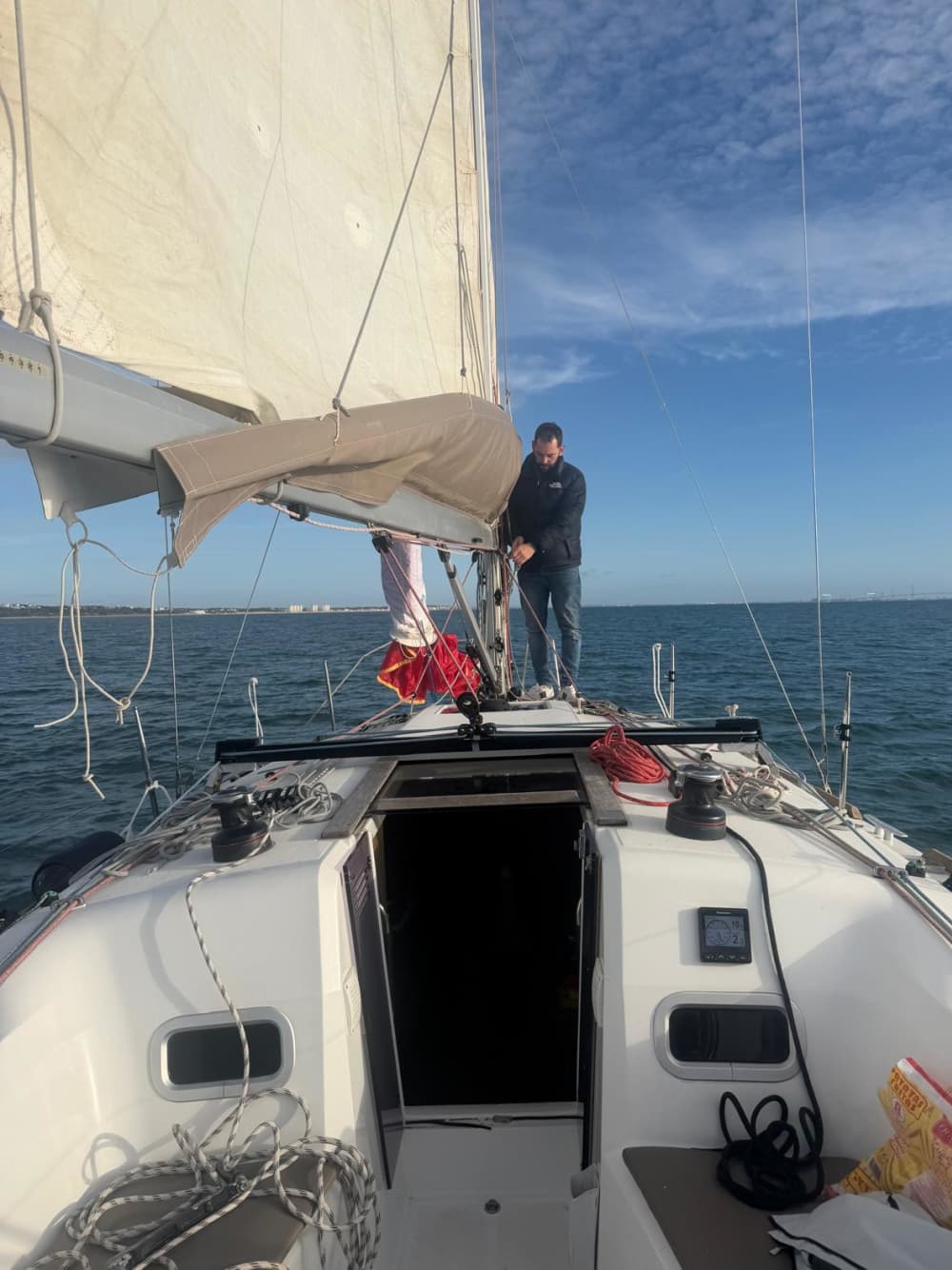 Ολοήμερη Ιστιοπλοΐα με Σκάφος – Εξερευνήστε το Κάντιθ με την ησυχία σας