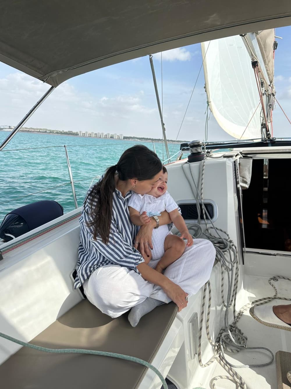 Ολοήμερη Ιστιοπλοΐα με Σκάφος – Εξερευνήστε το Κάντιθ με την ησυχία σας