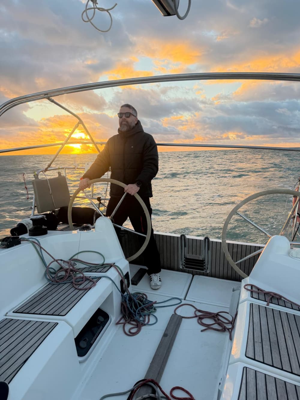 Ολοήμερη Ιστιοπλοΐα με Σκάφος – Εξερευνήστε το Κάντιθ με την ησυχία σας