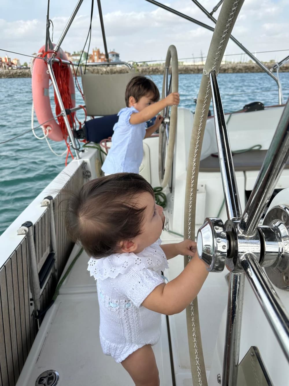 Ολοήμερη Ιστιοπλοΐα με Σκάφος – Εξερευνήστε το Κάντιθ με την ησυχία σας