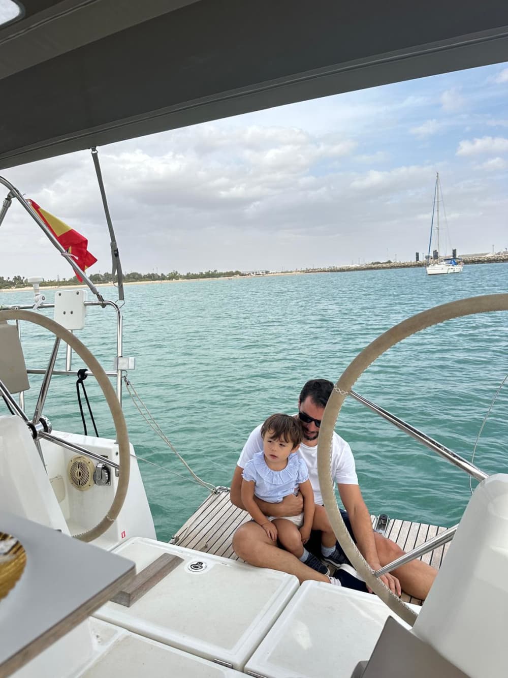 Ολοήμερη Ιστιοπλοΐα με Σκάφος – Εξερευνήστε το Κάντιθ με την ησυχία σας