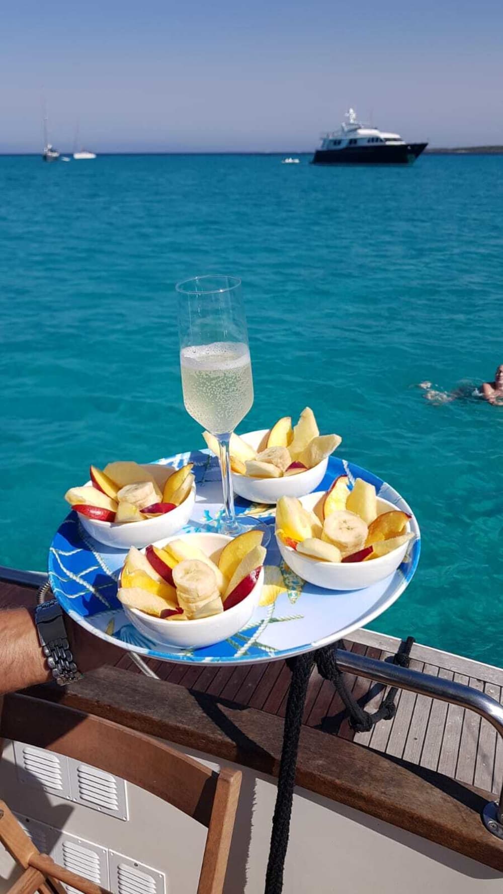 Una giornata nei dintorni di Stintino: goditi 7 ore di esplorazione a bordo di un motoscafo.