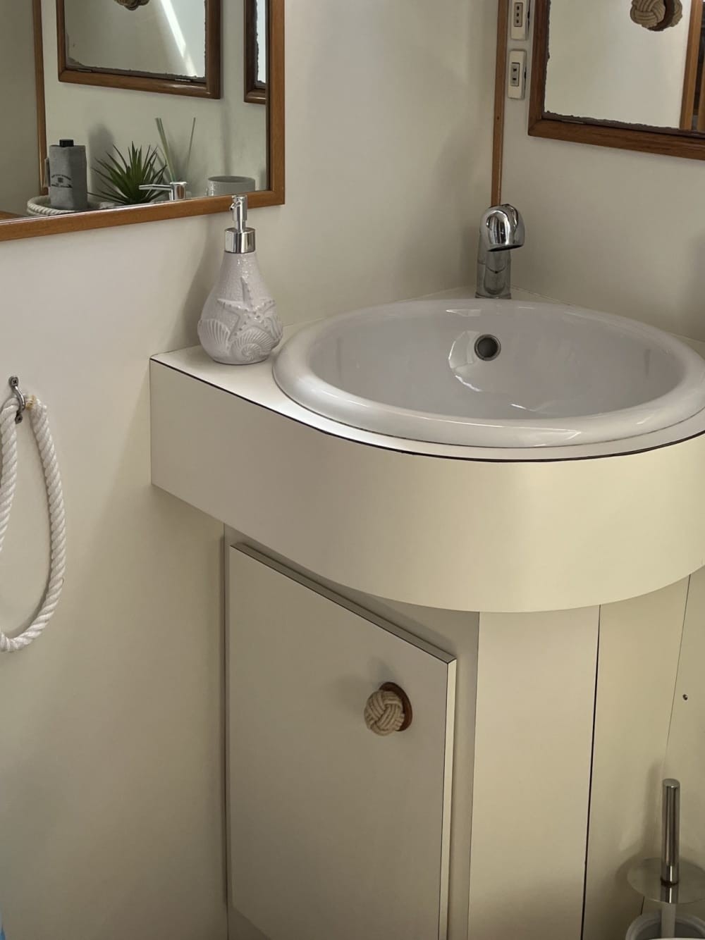 Una giornata nei dintorni di Stintino: goditi 7 ore di esplorazione a bordo di un motoscafo.