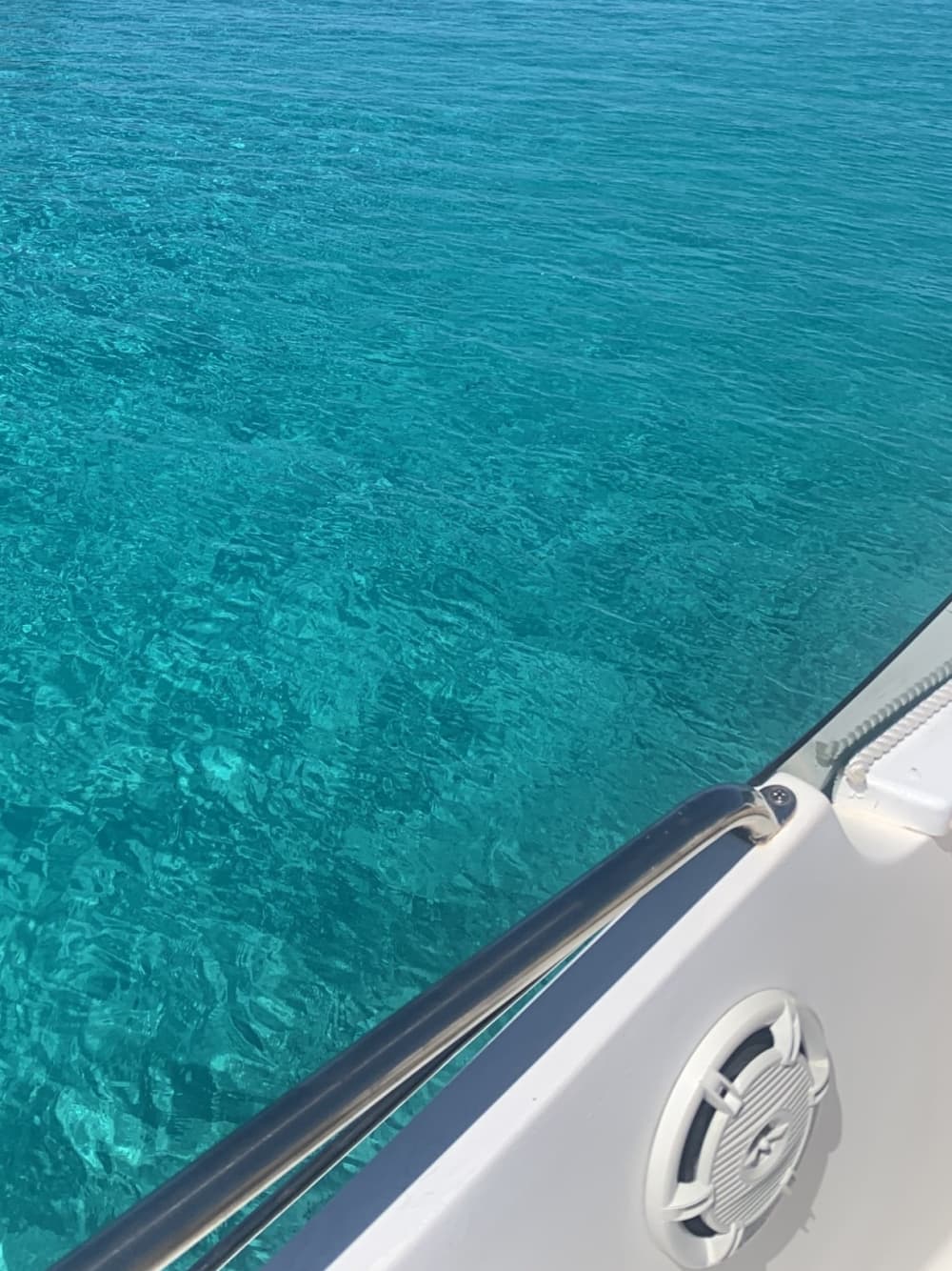 Una giornata nei dintorni di Stintino: goditi 7 ore di esplorazione a bordo di un motoscafo.