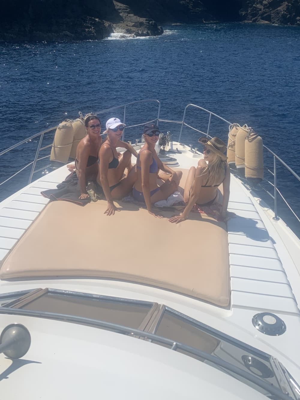 Una giornata nei dintorni di Stintino: goditi 7 ore di esplorazione a bordo di un motoscafo.