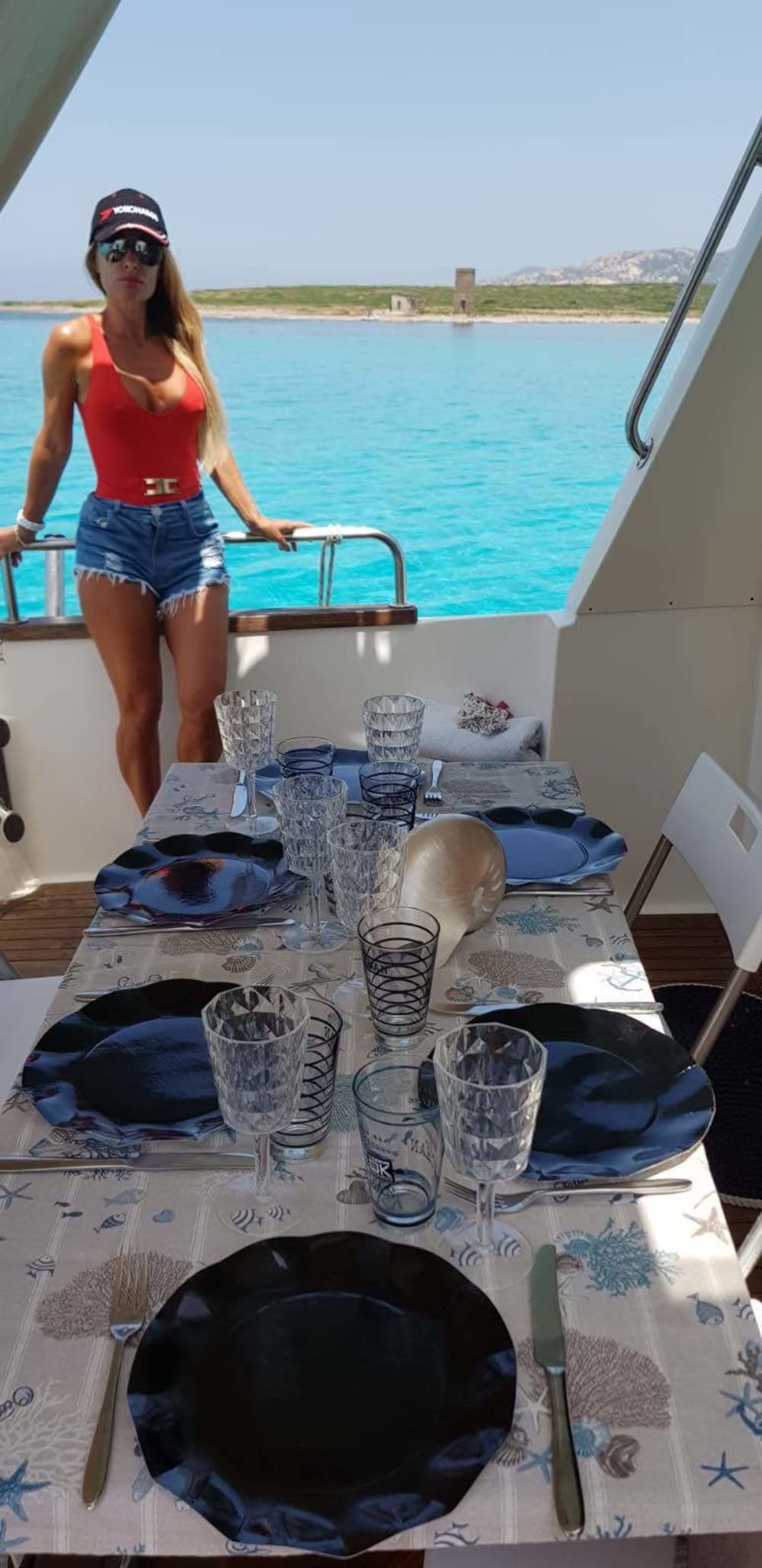 Una giornata nei dintorni di Stintino: goditi 7 ore di esplorazione a bordo di un motoscafo.