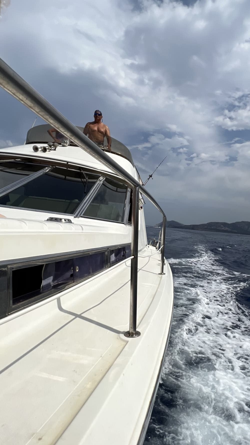 Una giornata nei dintorni di Stintino: goditi 7 ore di esplorazione a bordo di un motoscafo.