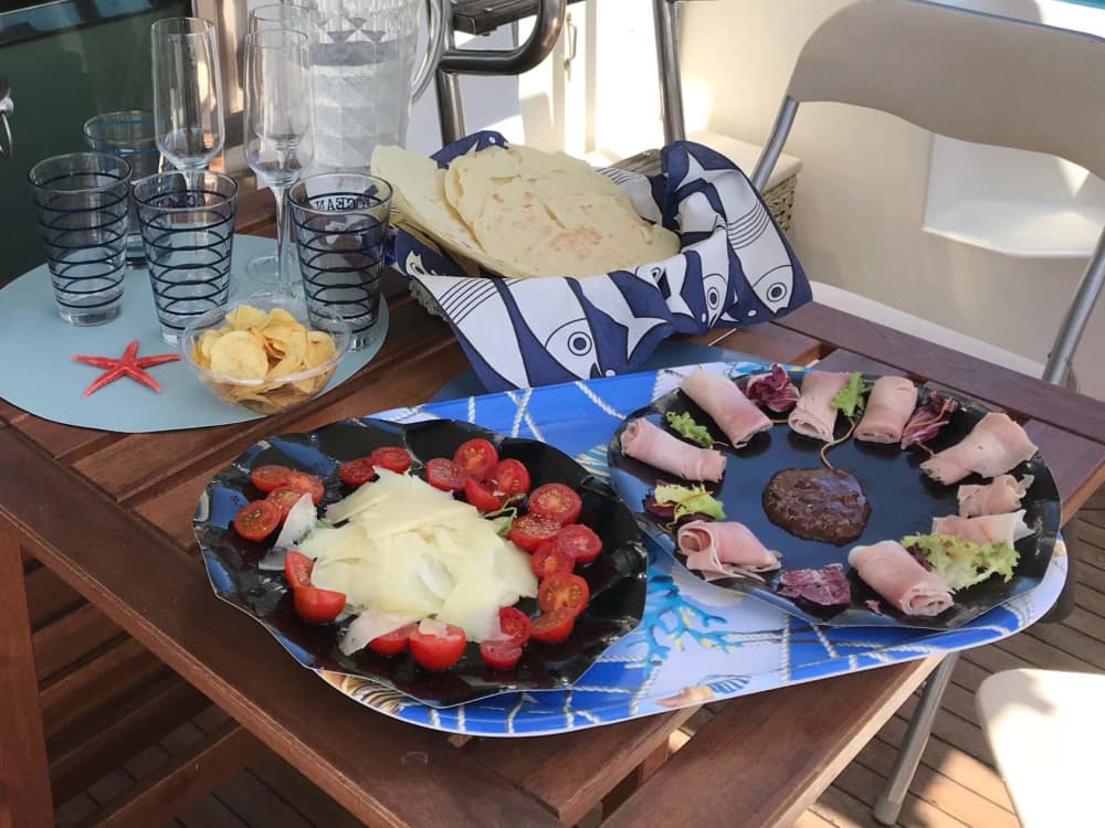 Una giornata nei dintorni di Stintino: goditi 7 ore di esplorazione a bordo di un motoscafo.