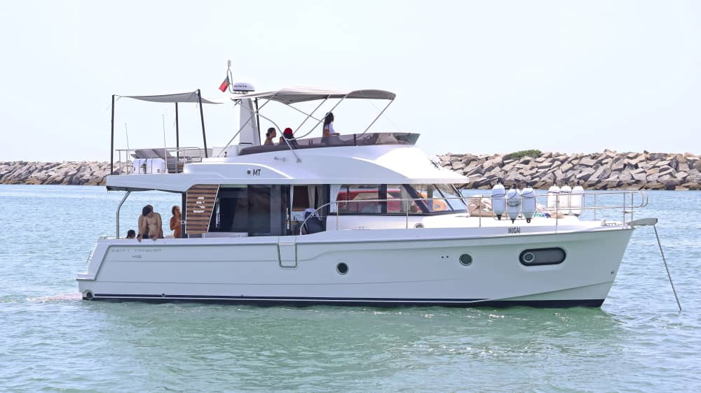 Ekskluzywny zachód słońca na wodzie: Twój wieczór w Benneteau ST48