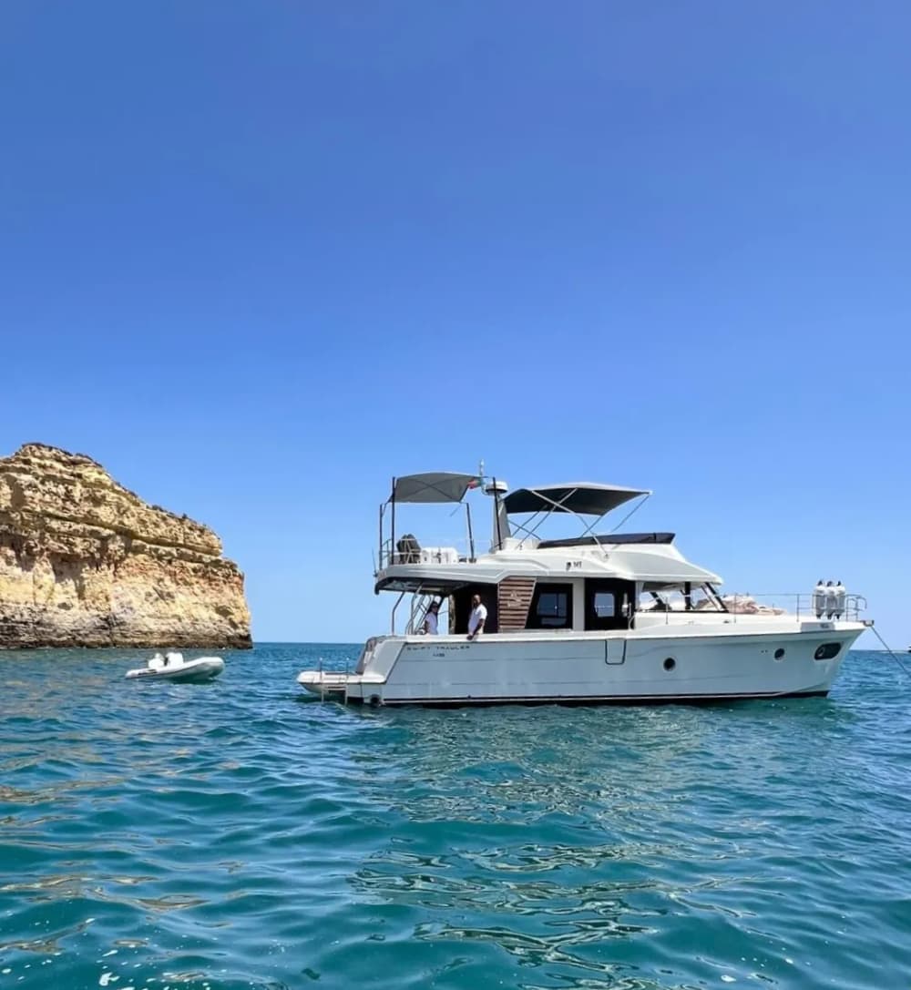 Ekskluzywny zachód słońca na wodzie: Twój wieczór w Benneteau ST48