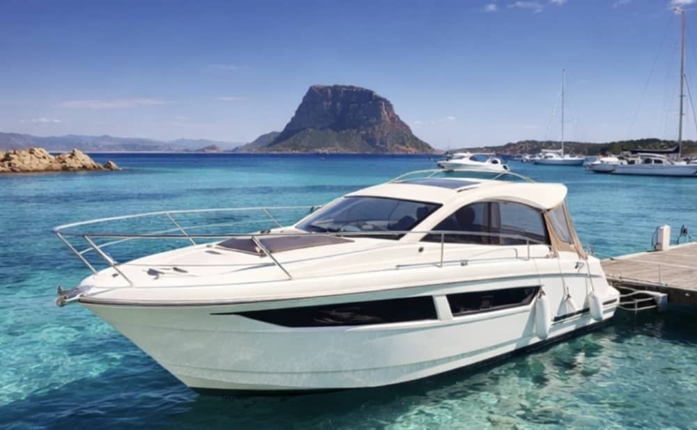 Lyxcharter från Porto Pozzo: Privat halvdagsupplevelse i Maddalena skärgård