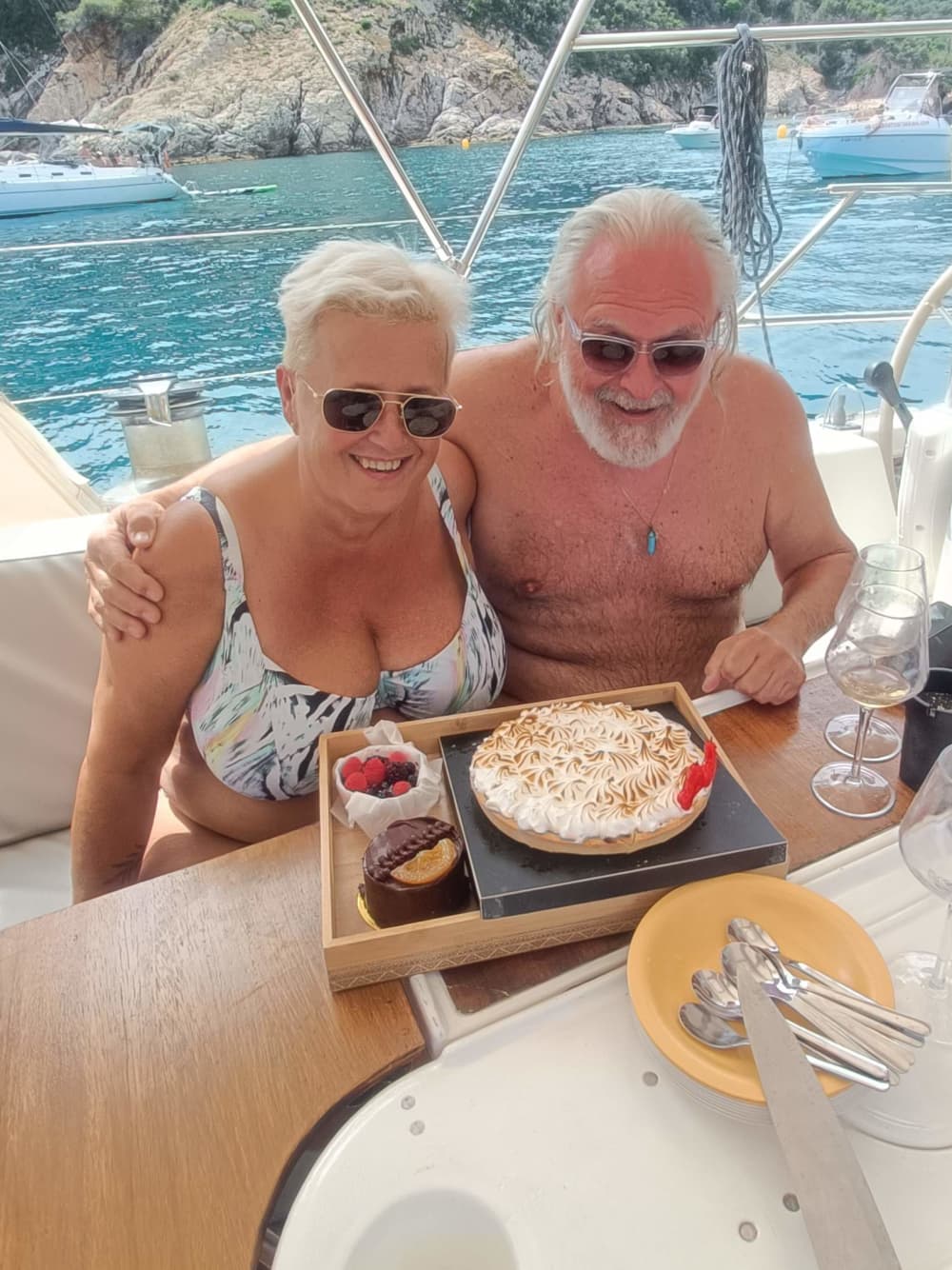 Costa Brava in 4 Hours – Sailing Trip with Snack and Paddleboarding Ariadne